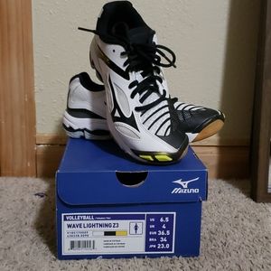 Mizuno Wave Lightning Z3
